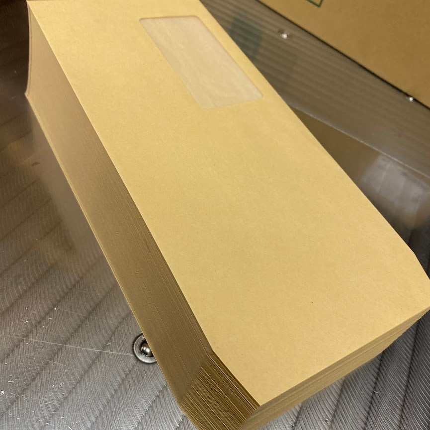 封筒 クラフト封筒 長3 エコ窓付封筒 窓 45×90mm クラフト 85g センター貼 枠なし 100枚 mn1104 | 窓付き封筒 窓付封筒 長形3号 A4 a4 3つ折り 長3封筒 長形3号封筒 窓付き